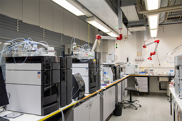 tuni_analytical_equipment Photo of analytical equipment.