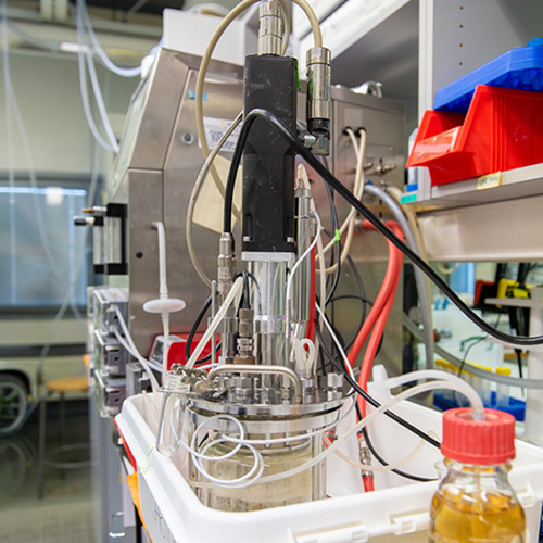 tuni_twinbioreactor_500px Photo of Sartorius Biostat B bioreactor.