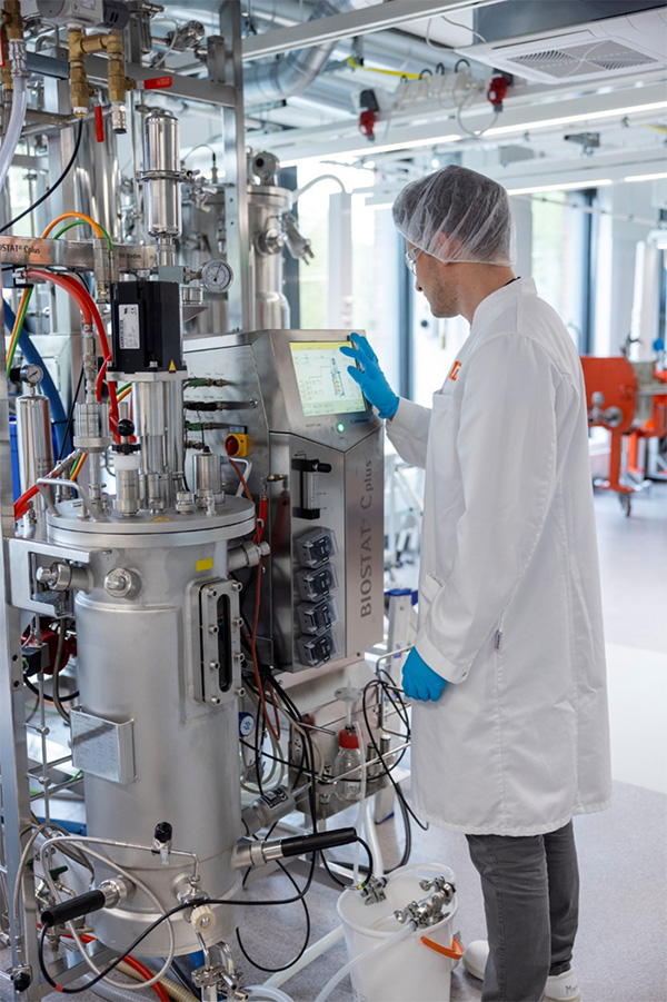 Photo of Biostat C-30L (Sartorius) equipment.