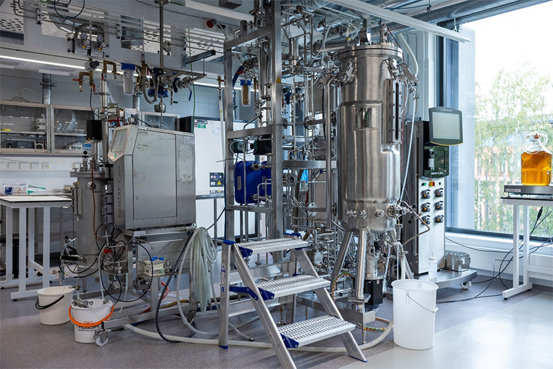 Photo of Biostat D-100L (Sartorius) equipment.